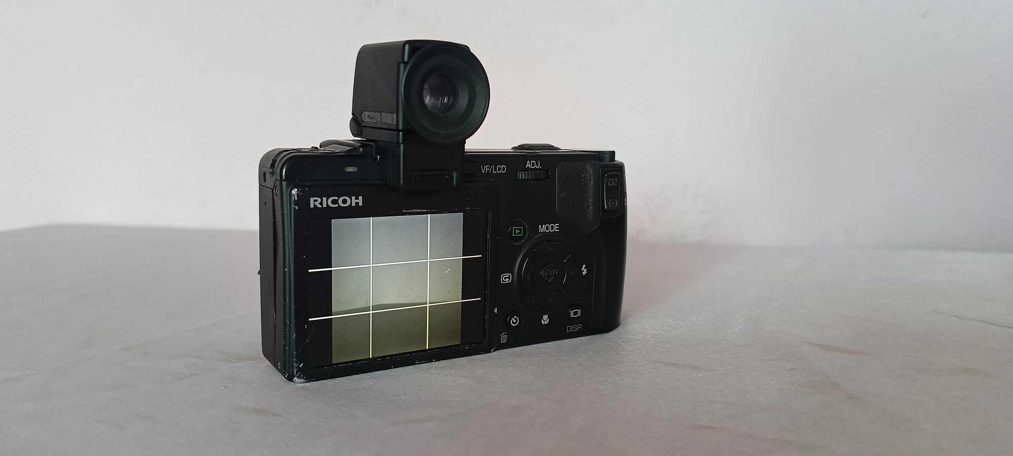 Sprzedam używany aparat fotograficzny Ricoh Caplio GX100 z matrycą CCD