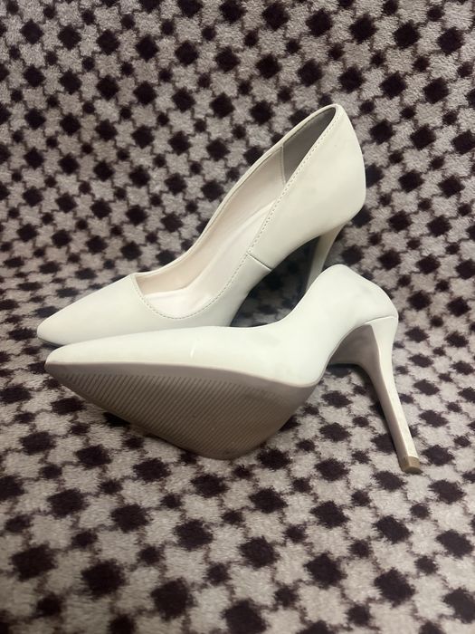 Гарні туфлі лодочки