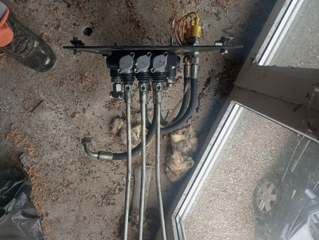 Rozdzielacz Zetor 3 sekcje