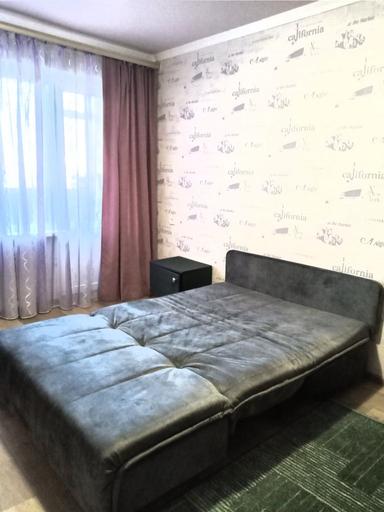 Хозяйка .Сдам комнату  в 3-х кв.