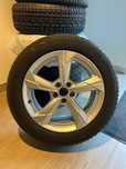Oryginalne felgi aluminiowe Audi z oponami zimowymi 225/55R18