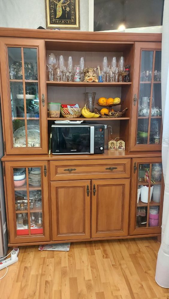 Продаю сервант.