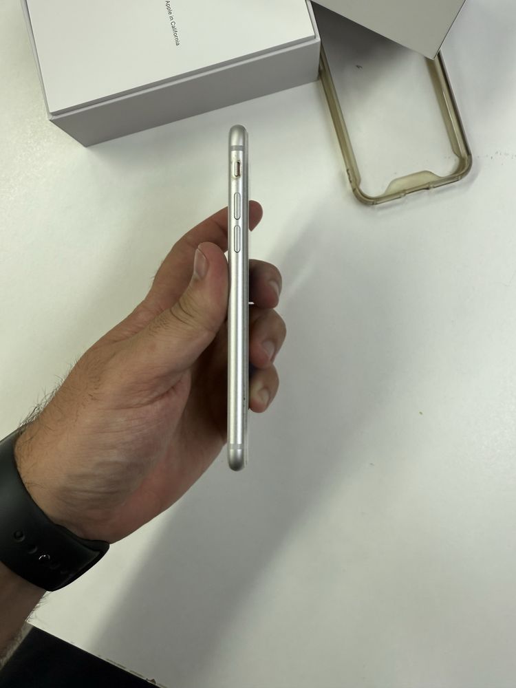 iPhone 8 Silver 64Gb