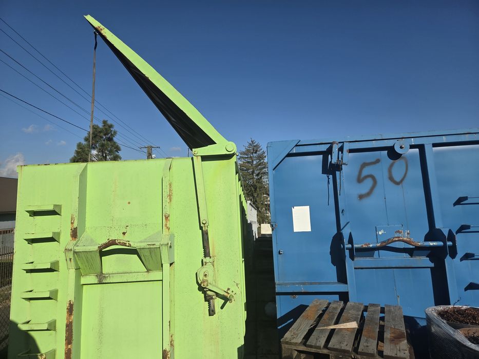 Kontener hakowy z dachem