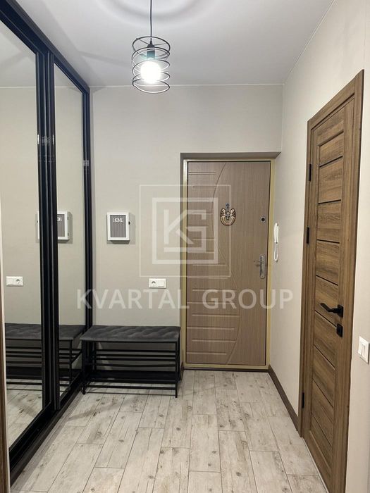 Продаж квартири з новим ремонтом, яка розташована серед 2-х парків.Газ