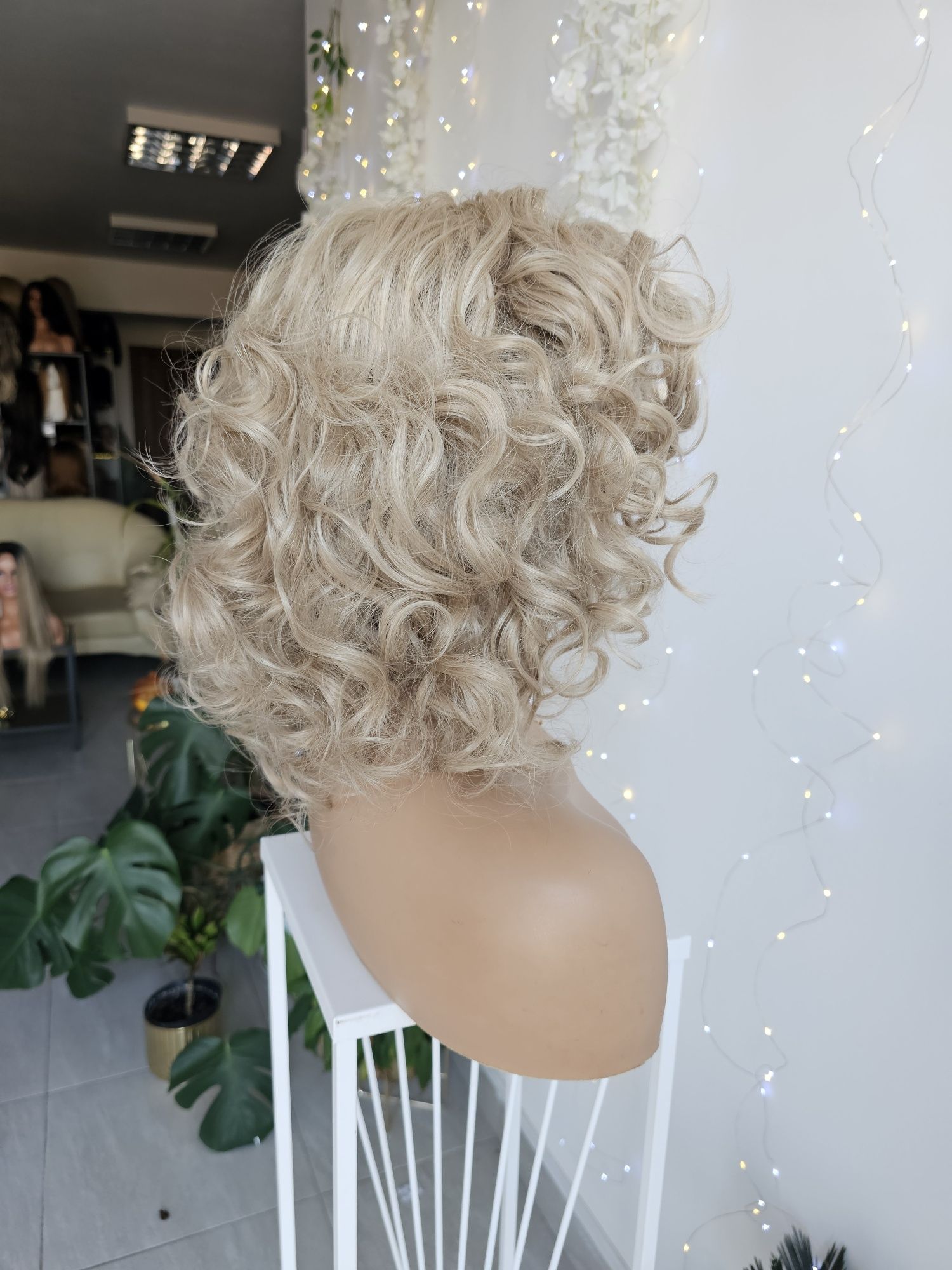 Peruka blond Gaja loki fale zmiana grzywki naturalny efekt
