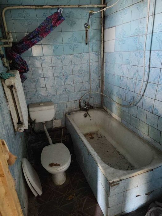 Продам дом с удобствами недалеко от метро Киевская.