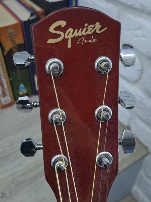 Продам акустичну гітару Fender Squier