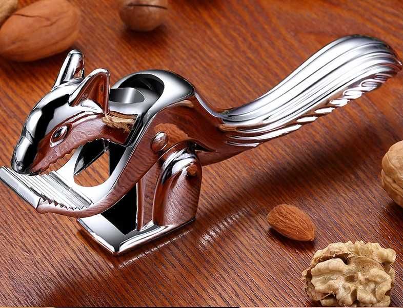 Dziadek do orzechów włoskich laskowych wiewiórka stalowy