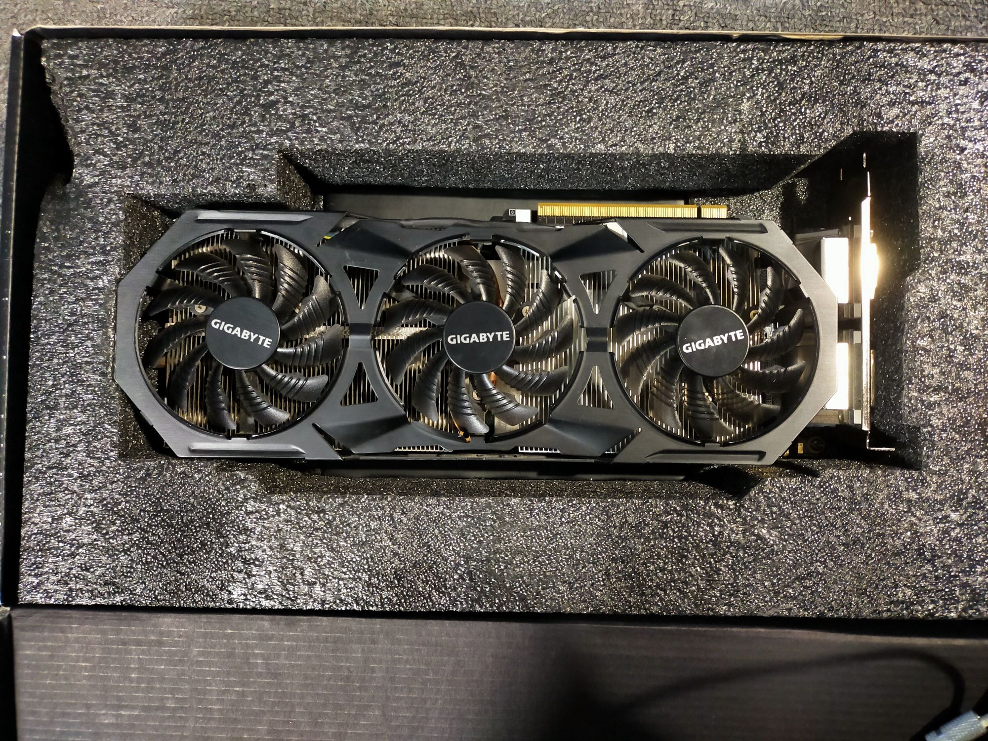 Відеокарта Nvidia GTX 980 4 GB Gigabyte Windforce [нема зображення]