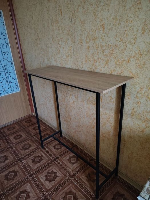 Стіл -стойка для кав'ярні або бару