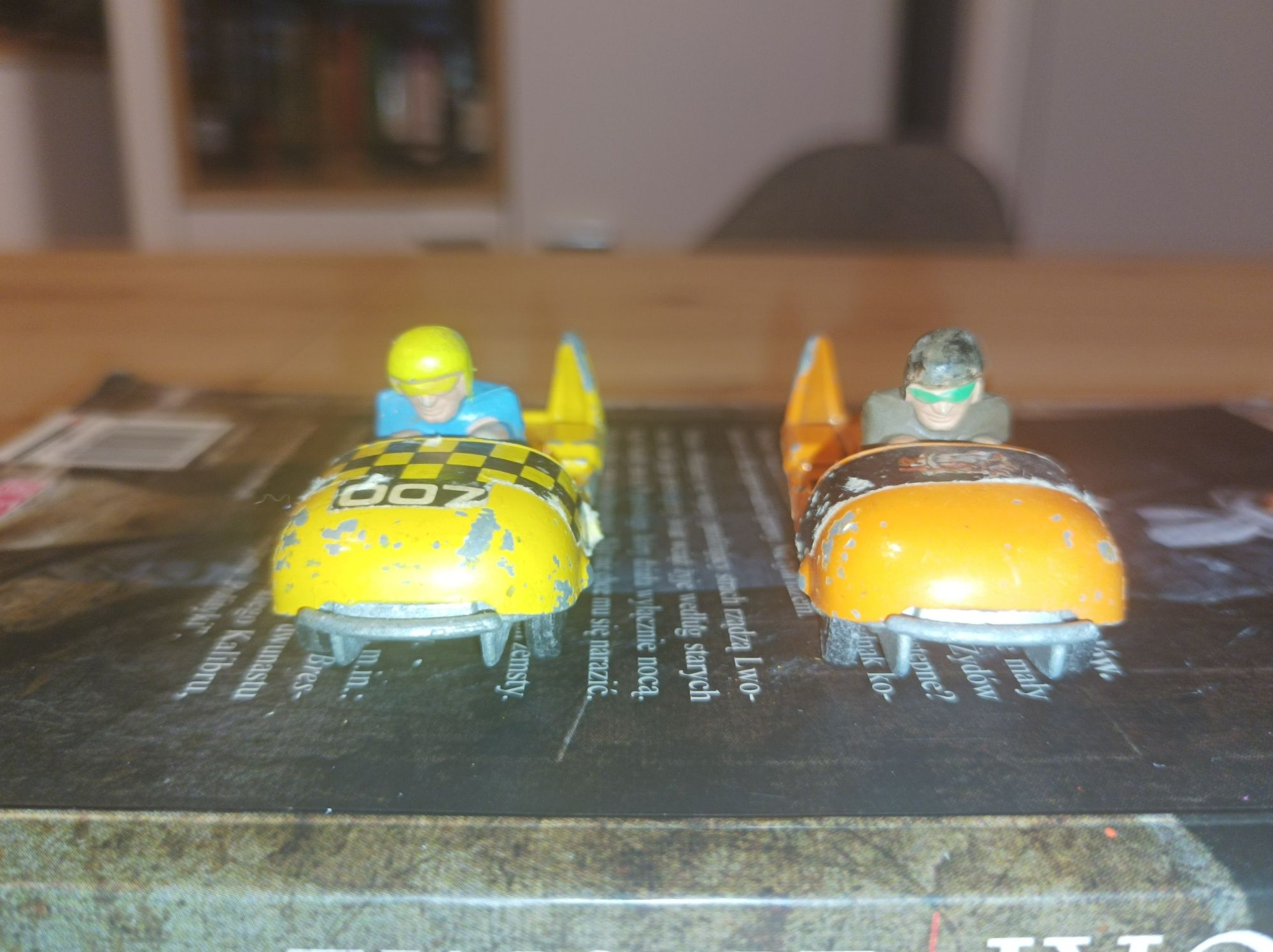 Dwa modele Jems Bond 007 Bobsleje