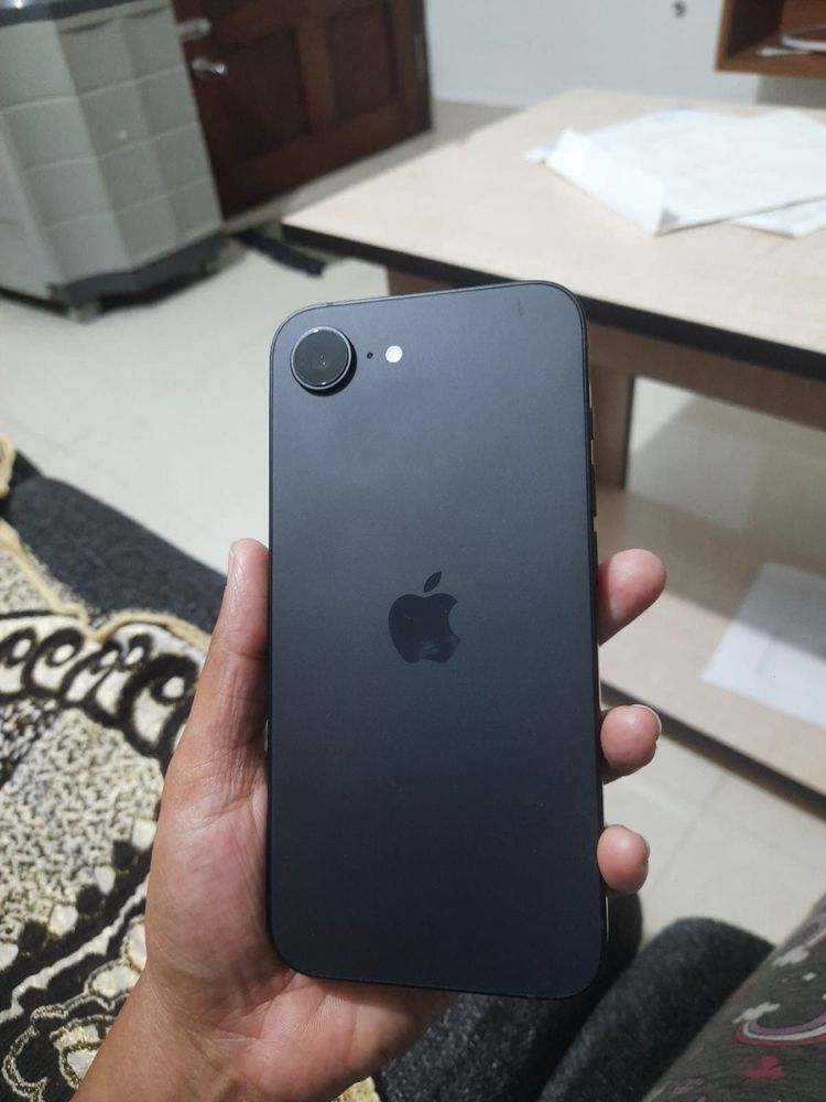 iPhone 16e – Stan idealny, bateria 100%, jak nowy