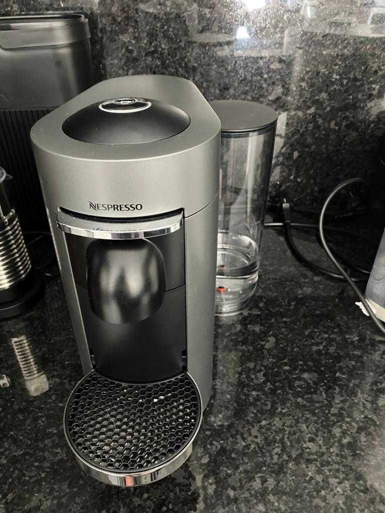 Maquina de café Nespresso VertuoPlus Deluxe Titan D
