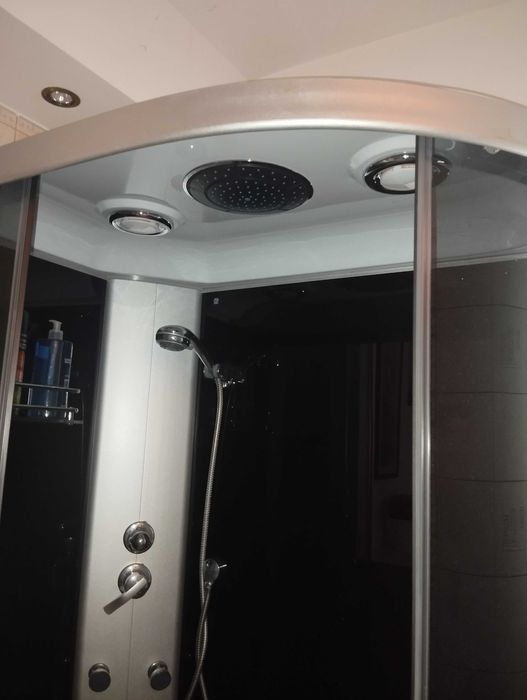 Sprzedam kabinę prysznicową wolnostojącą z hydromasażem