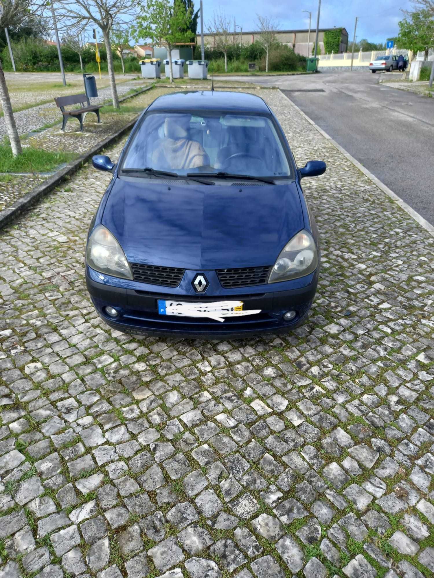Renault Clio em bom estado