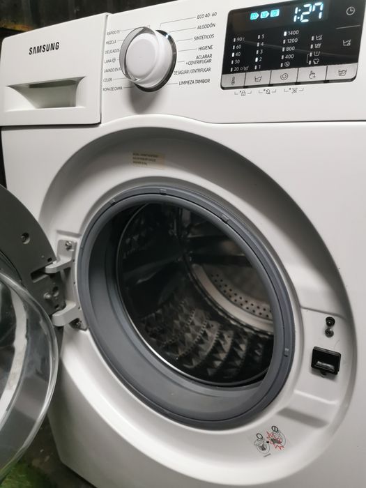 Máquina  de lavar roupa samsung 9kg  1400rpm faço entrega