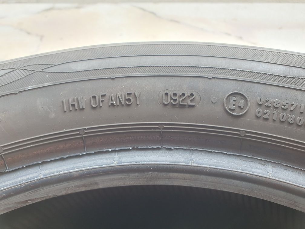 Vendo 2 pneus usados, ainda bons para andar atrás ou á frente, ou 1