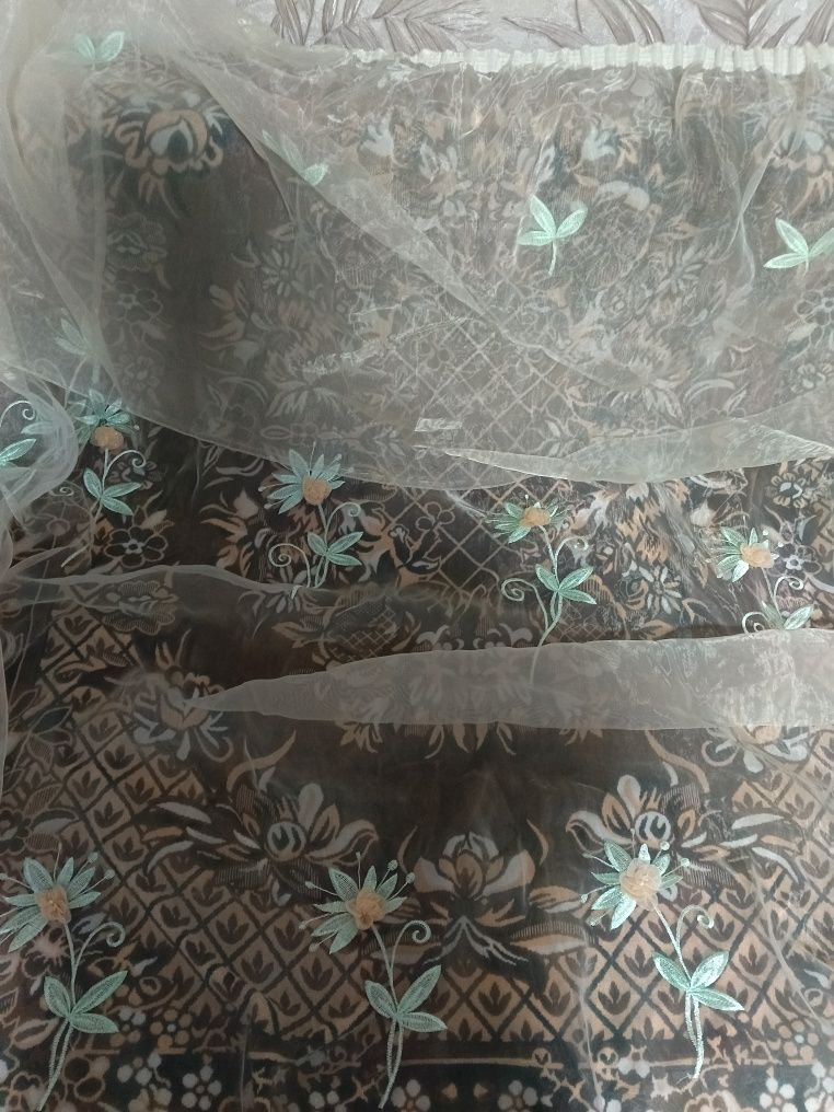 Тюль у вітальню суцільна