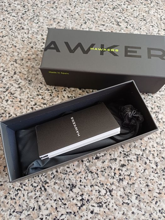 Óculos novos HAWKERS 10 euros.