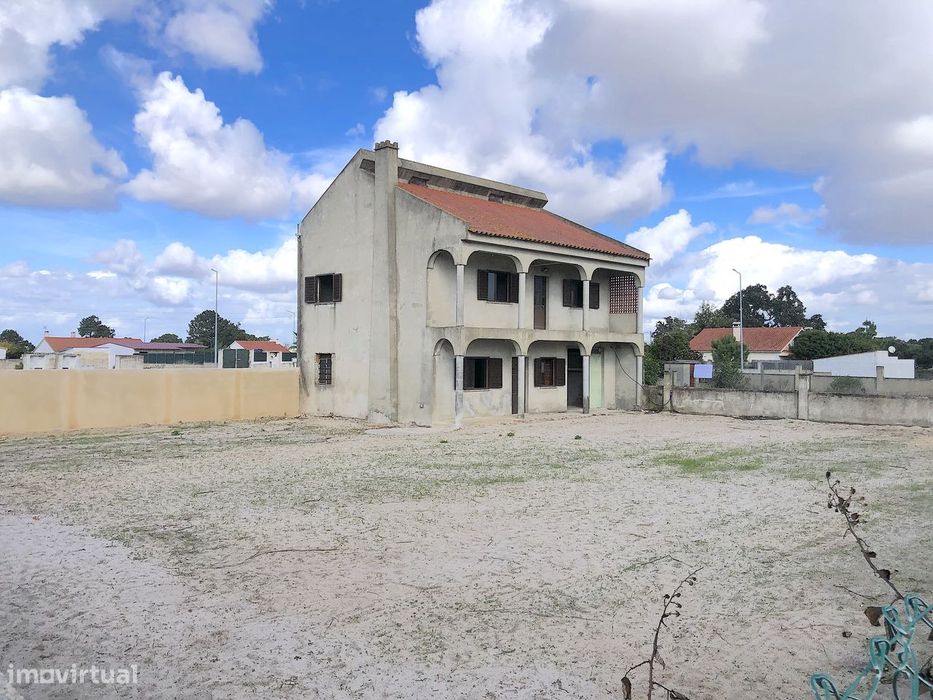 Terreno em AVOS Com Casa T3 Para Recuperar Em Vale Florette II Azeitao