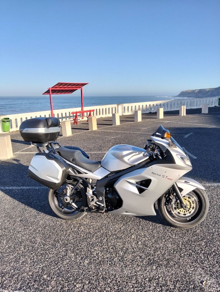 Triumph Sprint ST 1050