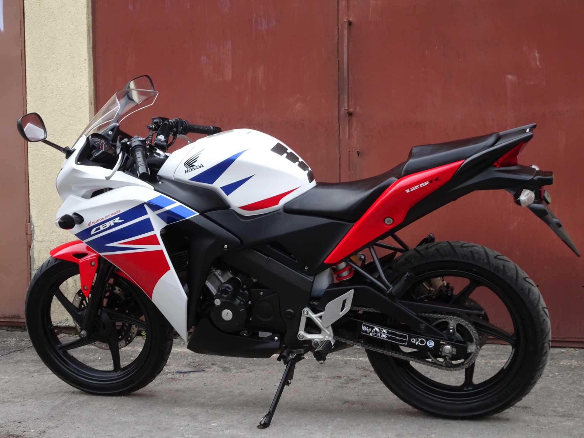 Honda CBR 125 R 2016r Nowe Opony ! Crash Pady ! z Niemiec ! kat B