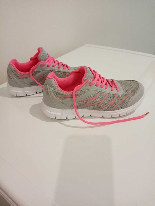 Sapatilhas Desportivas MO - Tam. 36 - NOVAS!