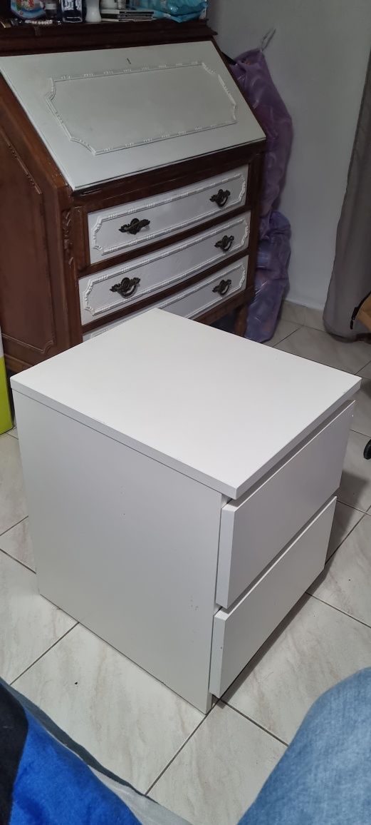 Mesa de Cabeceira com 2 Gavetas