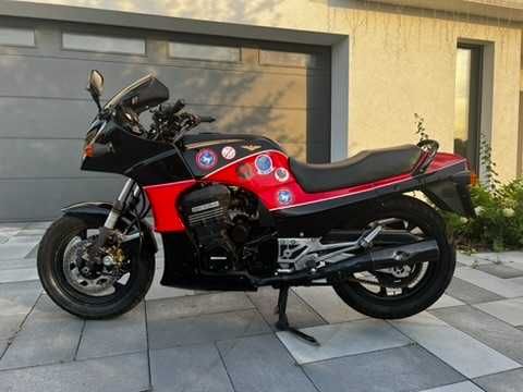 Kawasaki GPZ900R - Replika motoru z Top Gun