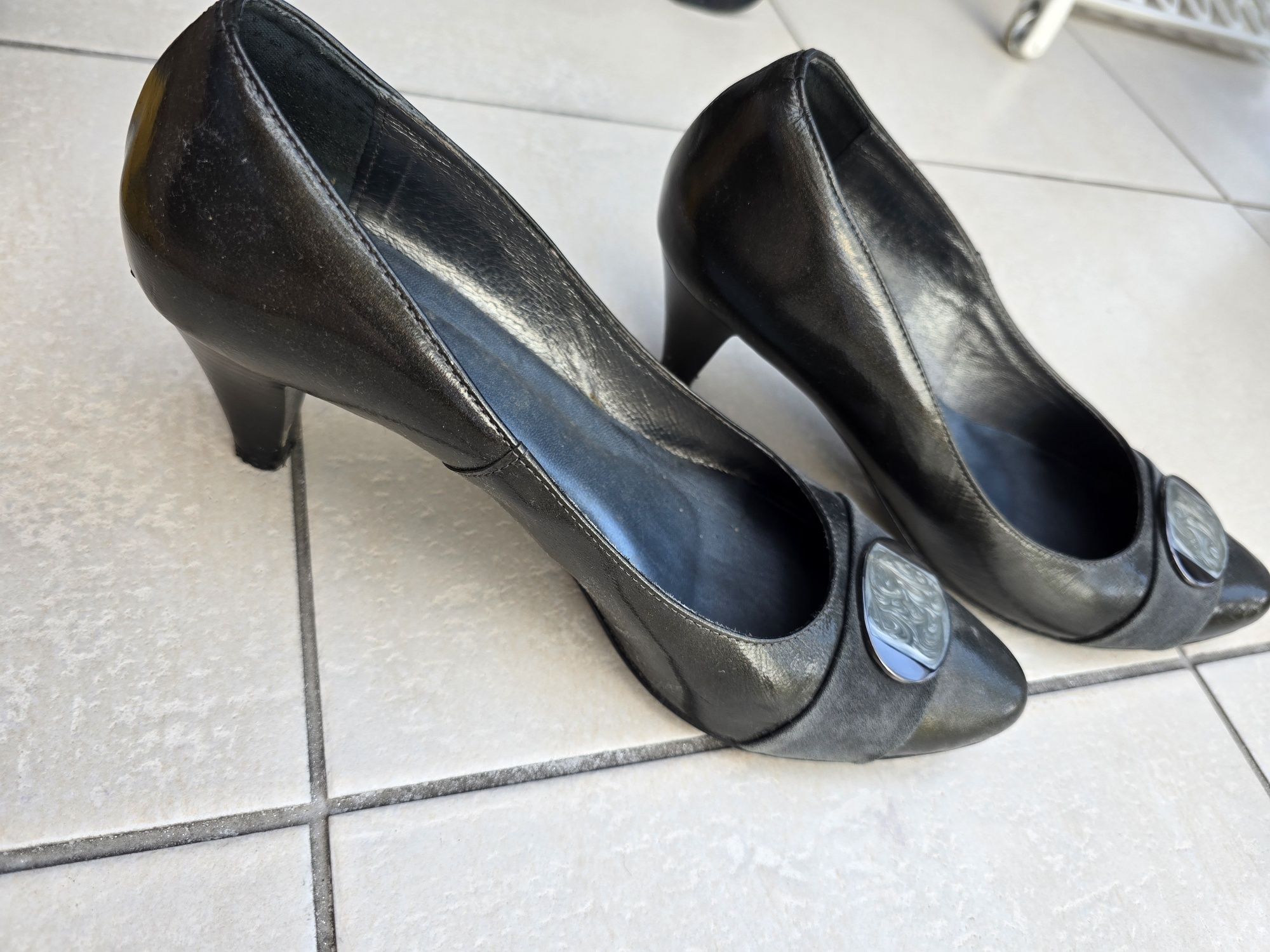 Buty na obcasie Emi