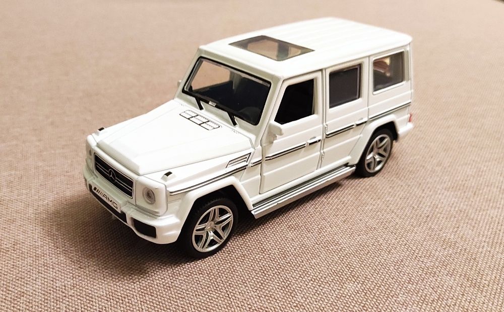 Mercedes Benz AMG. Модель автомобиля. 1:32. Новая. Мерседес "Кубик"