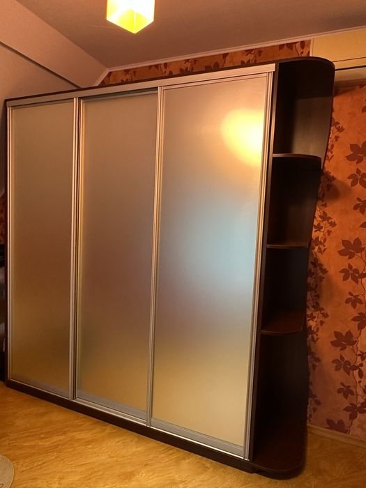 Спальня комод ліжко шафа-купе пуф