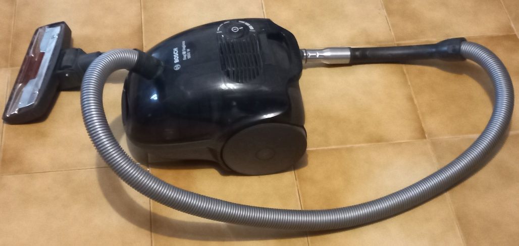 Aspirador Bosch de 1800 Watts - não necessita saco