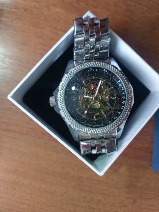 Годинник механічний. Скелетон.