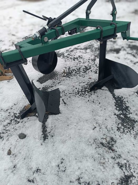 Продам плуг лемішний 2*20 тракторний.