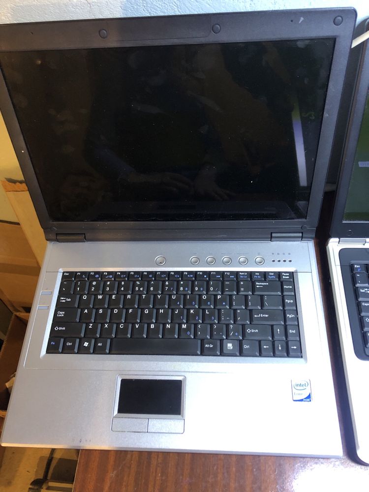 Złom elektroniczny stare laptopy