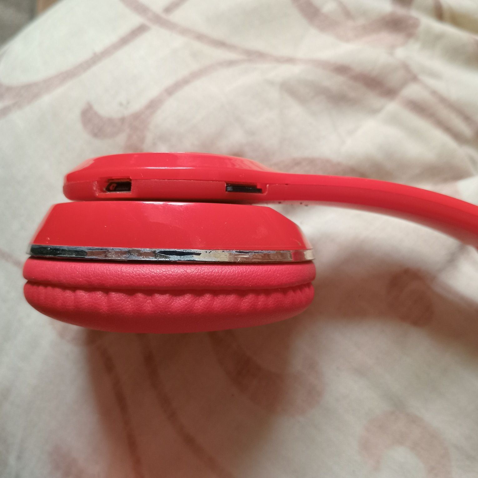 Beats Studio Wireless Red S460
Рабочие полностью, только был