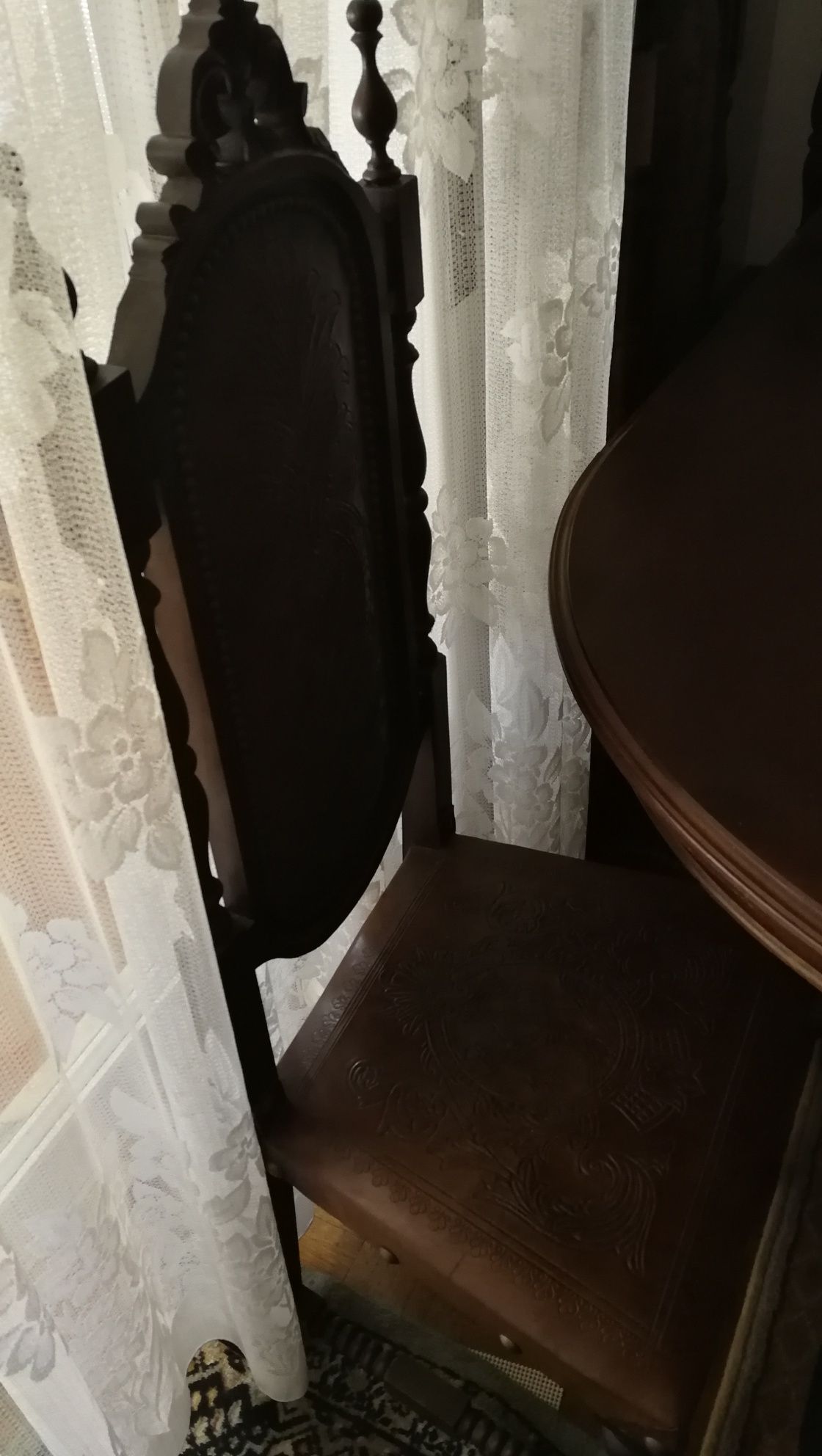 Mesa de jantar e 6 cadeiras