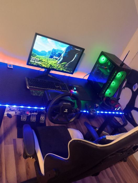 Zestaw gamingowy komputer kierownica monitor