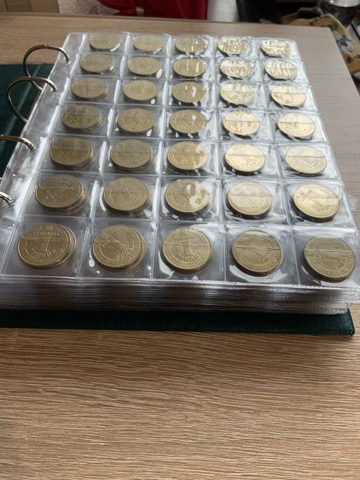 Продам крутий альбом ! Обігові гривні старого зразку !