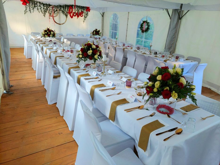 Wynajem profesjonalnych namiotów podłoga krzesła stoły zjeżdżalnie