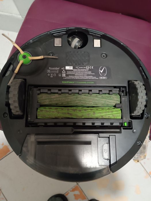 Robot sprzątający iRobot rumba i5