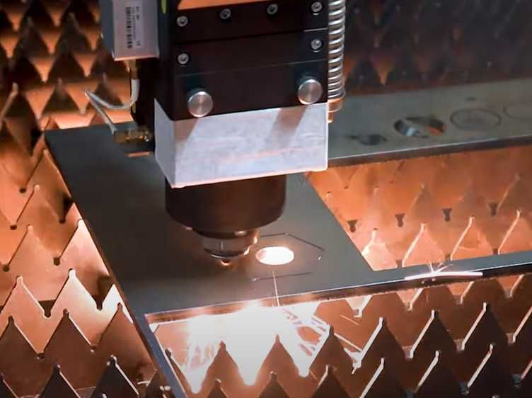 laser światłowodowy 3kW, fiber, wycinarka laserowa, od producenta pl.