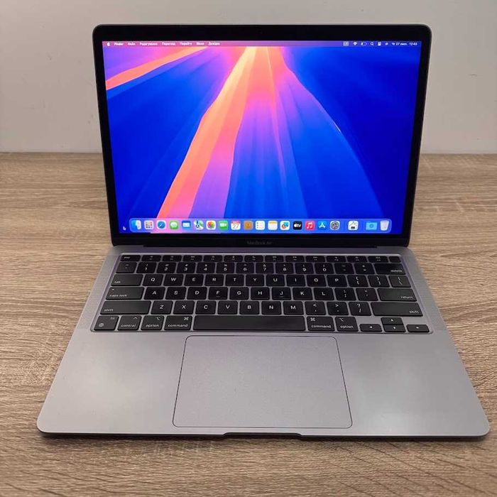 Apple Macbook Air A2337 2020 року M1 / 8Gb / SSD 256Gb (код: M0942)