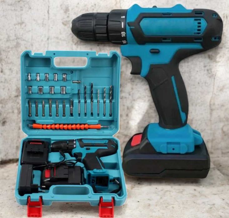 Шуруповерт з набором інструментів