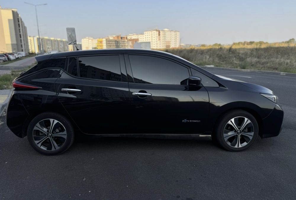 Nissan leaf ze1 40