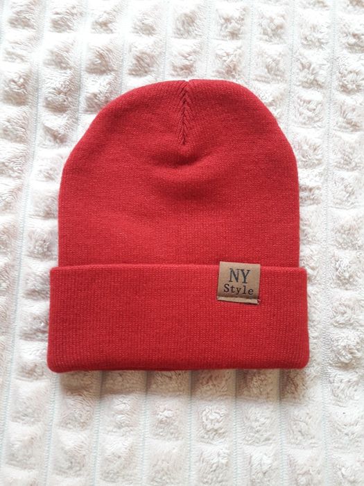 Жіноча тепла шапка.