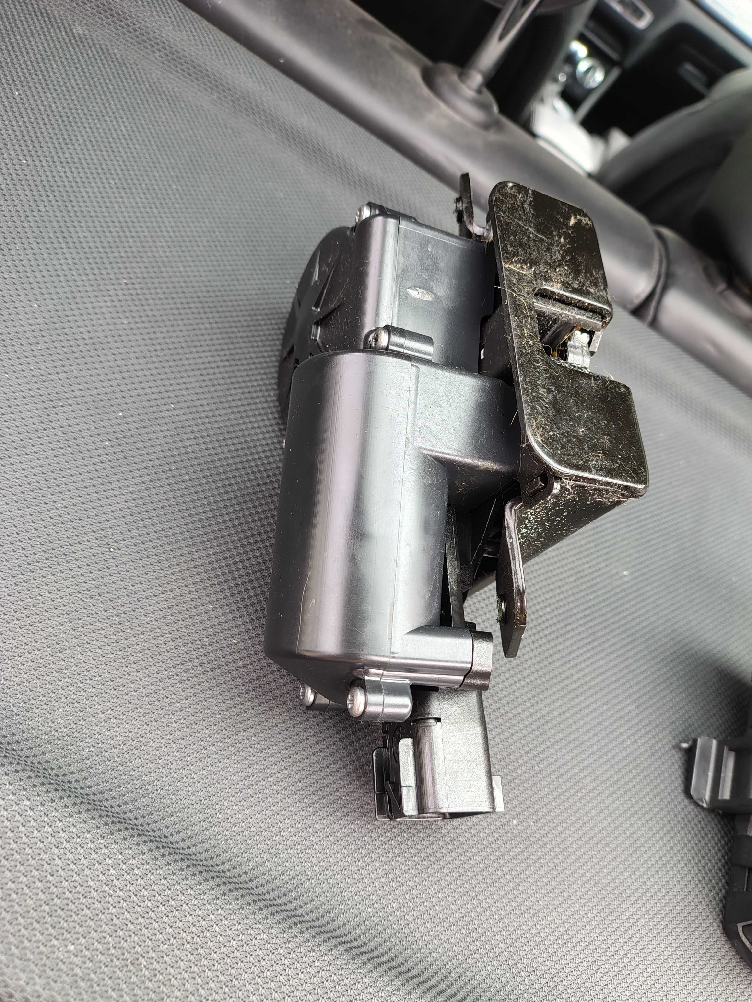 Zamek Tył Tylny Klapy Elektrycznej Bagażnika Opel Insignia A Kombi