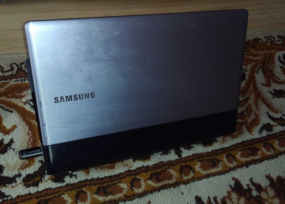 Samsung 300E i3 4x2.4Ghz| 8GB RAM| 750GB HDD |GF 610M 1GB |Bateria 3h